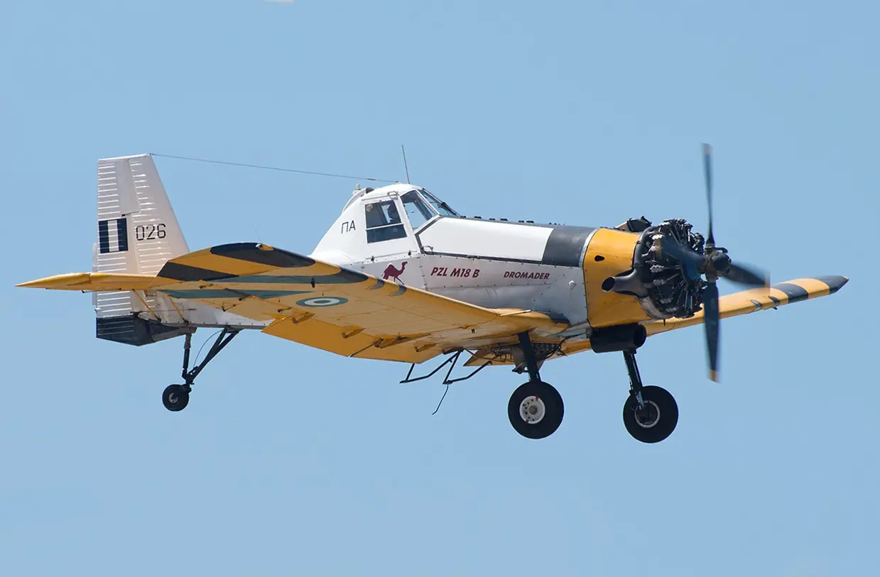 PZL M-18B Dromader της Πολεμικής Αεροπορίας PZL M-18B Dromader της Πολεμικής Αεροπορίας σε πτήση