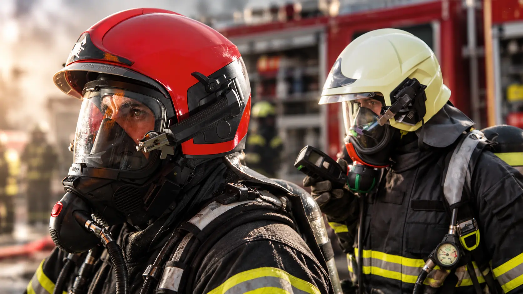Πηγή εικόνας: FirePedia.gr Συνδυασμός πυροσβεστικού κράνους και προσωπίδας ολοκλήρου προσώπου (MHC/HMC)
